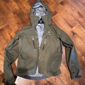 Arc’teryx Alpha AR Gore-Tex Pro Jacket